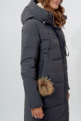 Оптом Пальто утепленное женское зимние темно-серого цвета 112132TC в Екатеринбурге, фото 9