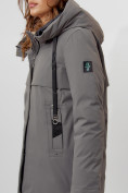 Оптом Пальто утепленное женское зимние серого цвета 112205Sr в Екатеринбурге, фото 12