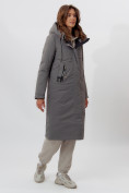 Оптом Пальто утепленное женское зимние серого цвета 112210Sr в Екатеринбурге, фото 2