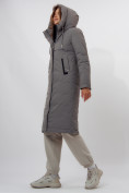 Оптом Пальто утепленное женское зимние серого цвета 112210Sr в Екатеринбурге, фото 8
