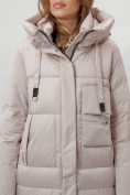 Оптом Пальто утепленное женское зимние бежевого цвета 112261B в Екатеринбурге, фото 4