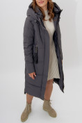 Оптом Пальто утепленное женское зимние темно-серого цвета 113151TC в Екатеринбурге, фото 14