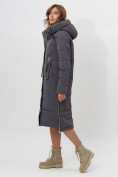 Оптом Пальто утепленное женское зимние темно-серого цвета 113151TC в Екатеринбурге, фото 3
