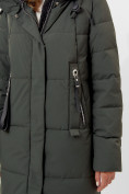 Оптом Пальто утепленное женское зимние темно-зеленого цвета 113151TZ в Екатеринбурге, фото 7