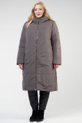 Оптом Куртка зимняя удлиненная женская коричневого цвета 114-935_48K в Самаре, фото 2