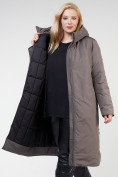 Оптом Куртка зимняя удлиненная женская коричневого цвета 114-935_48K в Казани, фото 11