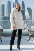 Оптом Куртка женская зимняя с капюшоном большого размера бежевого цвета 1170B