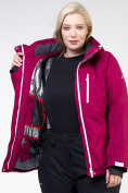 Оптом Куртка горнолыжная женская большого размера малинового цвета 11982M в Сочи, фото 11