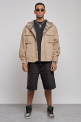 Оптом Джинсовая куртка мужская с капюшоном бежевого цвета 126040B
