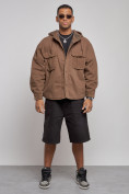 Оптом Джинсовая куртка мужская с капюшоном коричневого цвета 126040K в Уфе