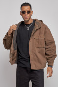 Оптом Джинсовая куртка мужская с капюшоном коричневого цвета 126040K в Оренбурге, фото 8