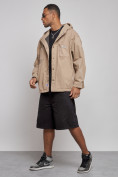 Оптом Джинсовая куртка мужская с капюшоном бежевого цвета 12768B в Перми, фото 2