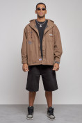 Оптом Джинсовая куртка мужская с капюшоном коричневого цвета 12768K в Оренбурге