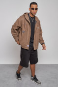 Оптом Джинсовая куртка мужская с капюшоном коричневого цвета 12768K в Оренбурге, фото 10