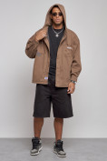 Оптом Джинсовая куртка мужская с капюшоном коричневого цвета 12768K в Кемерово, фото 5