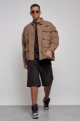Оптом Джинсовая куртка мужская коричневого цвета 12776K в Хабаровске, фото 9