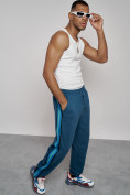 Оптом Широкие спортивные штаны трикотажные мужские синего цвета 12903S в Омске, фото 2