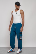 Оптом Широкие спортивные брюки трикотажные мужские синего цвета 12908S в Сочи, фото 2