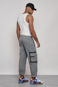 Оптом Широкие спортивные брюки трикотажные мужские серого цвета 12908Sr в Перми, фото 3