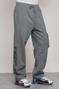 Оптом Широкие спортивные брюки трикотажные мужские серого цвета 12910Sr в Перми, фото 22
