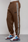 Оптом Спортивные мужские джоггеры из бархатного трикотажа коричневого цвета 12925K в Самаре, фото 7