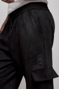 Оптом Спортивные мужские джоггеры из бархатного трикотажа черного цвета 12926Ch в Саратове, фото 14