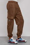 Оптом Спортивные мужские джоггеры из бархатного трикотажа коричневого цвета 12926K в Оренбурге, фото 10