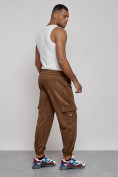 Оптом Спортивные мужские джоггеры из бархатного трикотажа коричневого цвета 12926K, фото 23