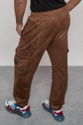 Оптом Спортивные мужские штаны из бархатного трикотажа коричневого цвета 12929K, фото 5