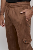 Оптом Спортивные мужские штаны из бархатного трикотажа коричневого цвета 12929K, фото 6