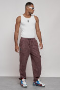 Оптом Широкие спортивные брюки трикотажные мужские коричневого цвета 12932K в Перми, фото 6