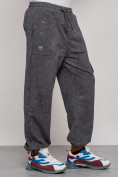 Оптом Широкие спортивные брюки трикотажные мужские серого цвета 12932Sr в Оренбурге, фото 6