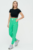 Оптом Спортивные брюки женские зеленого цвета 1306Z в Казани, фото 7