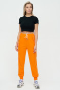 Оптом Спортивные брюки женские оранжевого цвета 1306O в Санкт-Петербурге, фото 2