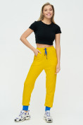 Оптом Спортивные брюки женские желтого цвета 1307J в Перми, фото 2