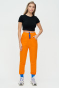 Оптом Спортивные брюки женские оранжевого цвета 1307O в Казани, фото 2