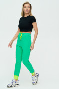 Оптом Спортивные брюки женские зеленого цвета 1307Z в  Красноярске, фото 4