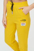Оптом Штаны джоггеры женские желтого цвета 1312J в Перми, фото 17