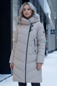 Оптом Пальто зимнее утепленное с капюшоном женское бежевого цвета 1318B