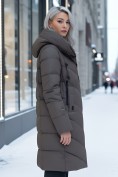 Оптом Пальто зимнее утепленное с капюшоном женское темно-коричневого цвета 1318TK, фото 3