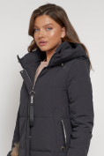 Оптом Пальто утепленное с капюшоном зимнее женское темно-серого цвета 132132TC в Омске, фото 10