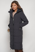Оптом Пальто утепленное с капюшоном зимнее женское темно-серого цвета 132132TC, фото 13