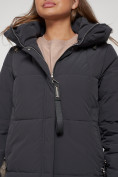 Оптом Пальто утепленное с капюшоном зимнее женское темно-серого цвета 132132TC в Перми, фото 16