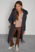 Оптом Пальто утепленное с капюшоном зимнее женское темно-серого цвета 132132TC в Сочи, фото 28
