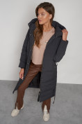Оптом Пальто утепленное с капюшоном зимнее женское темно-серого цвета 132132TC в Перми, фото 29