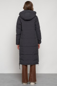 Оптом Пальто утепленное с капюшоном зимнее женское темно-серого цвета 132132TC в Воронеже, фото 3