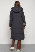 Оптом Пальто утепленное с капюшоном зимнее женское темно-серого цвета 132132TC в Санкт-Петербурге, фото 33