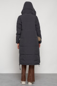 Оптом Пальто утепленное с капюшоном зимнее женское темно-серого цвета 132132TC в Воронеже, фото 38