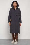 Оптом Пальто утепленное с капюшоном зимнее женское темно-серого цвета 132132TC в Перми, фото 4