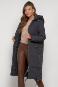 Оптом Пальто утепленное с капюшоном зимнее женское темно-серого цвета 132132TC, фото 41